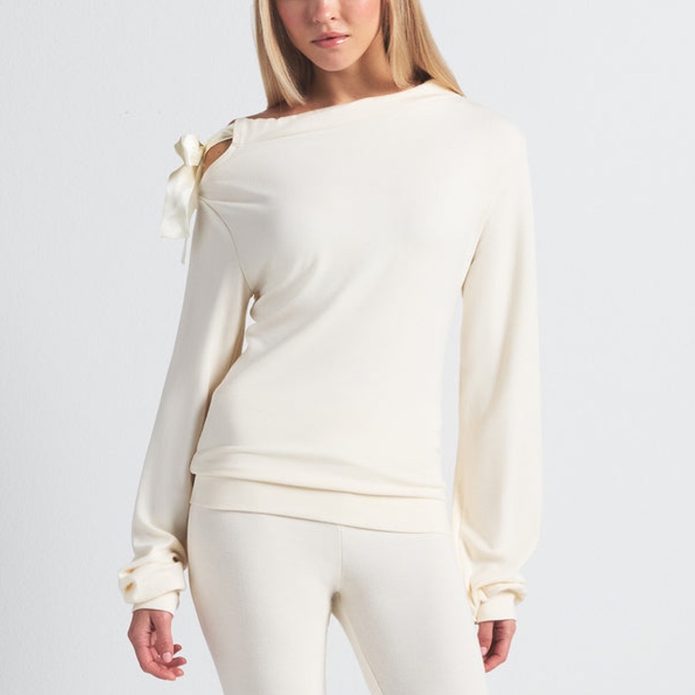 Skims Cloud Off The Shoulder Top